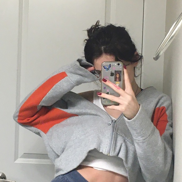 Cropped grey and orange hoodie - Picture 3 of 4